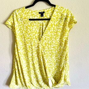 Halogen woman crossover neckline blouse size 1 neon green flowy short sleeve